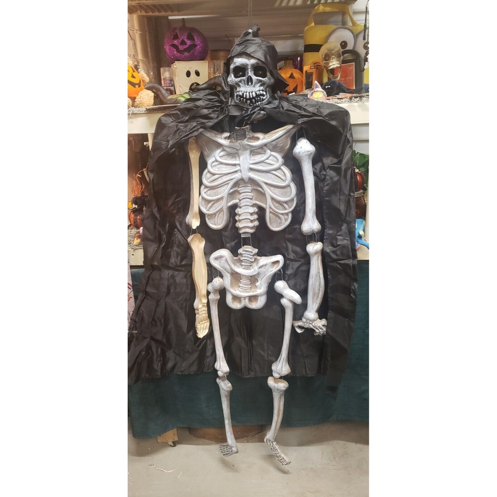 VTG HALLOWEEN PLASTIC SKULL SPOOKY ELECTRONIC SHAKING SKELETON